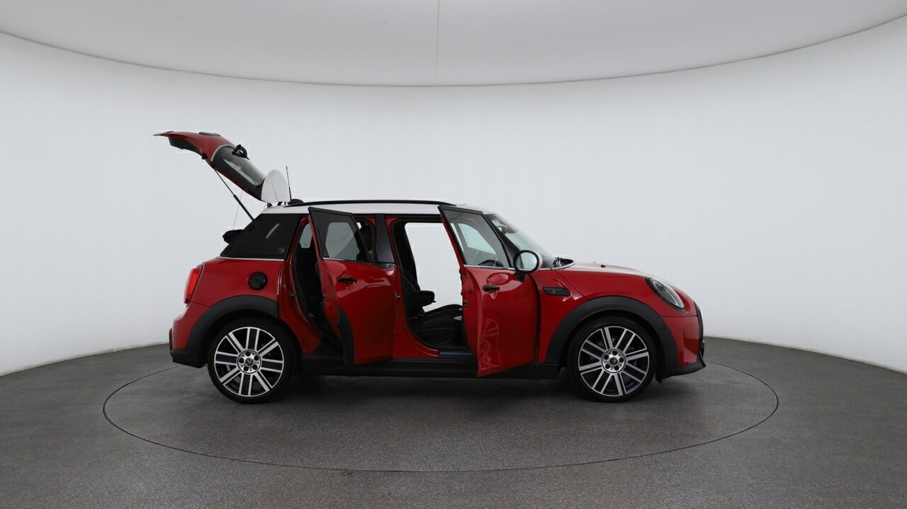 Mini Hatch image 4