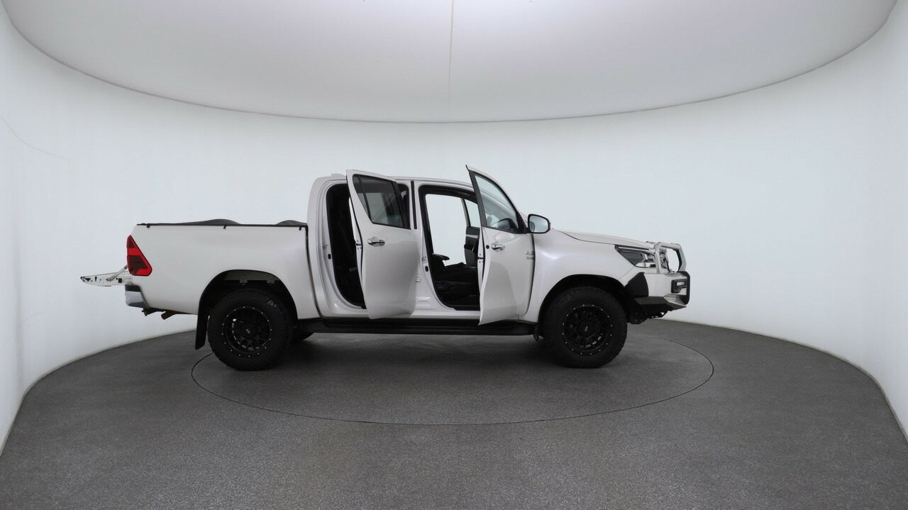 Toyota Hilux image 4