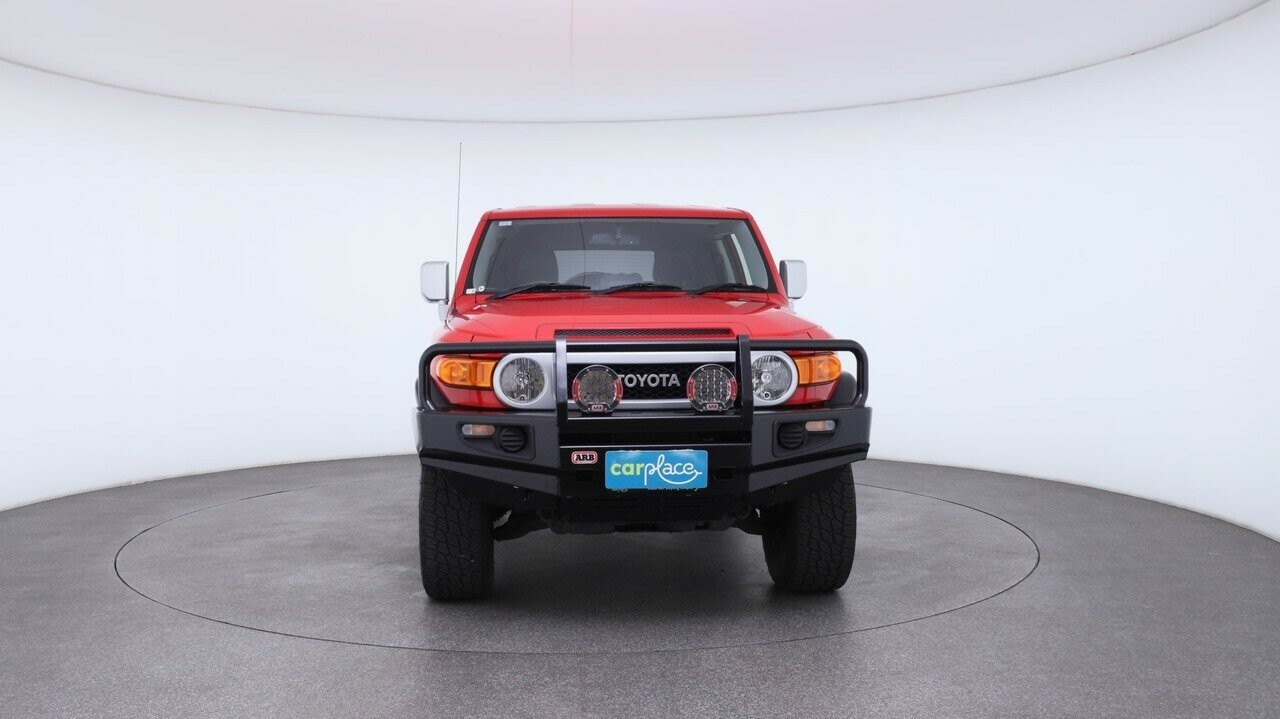 Toyota Fj Cruiser image 2