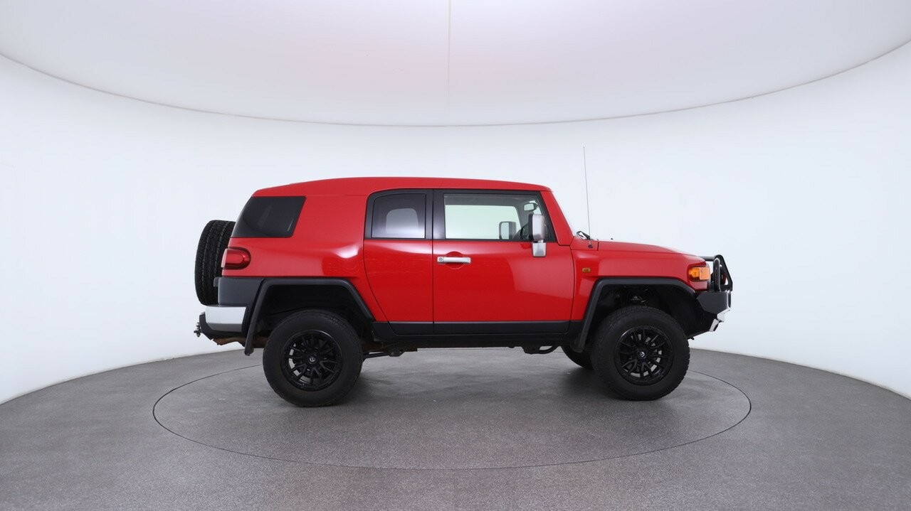 Toyota Fj Cruiser image 3