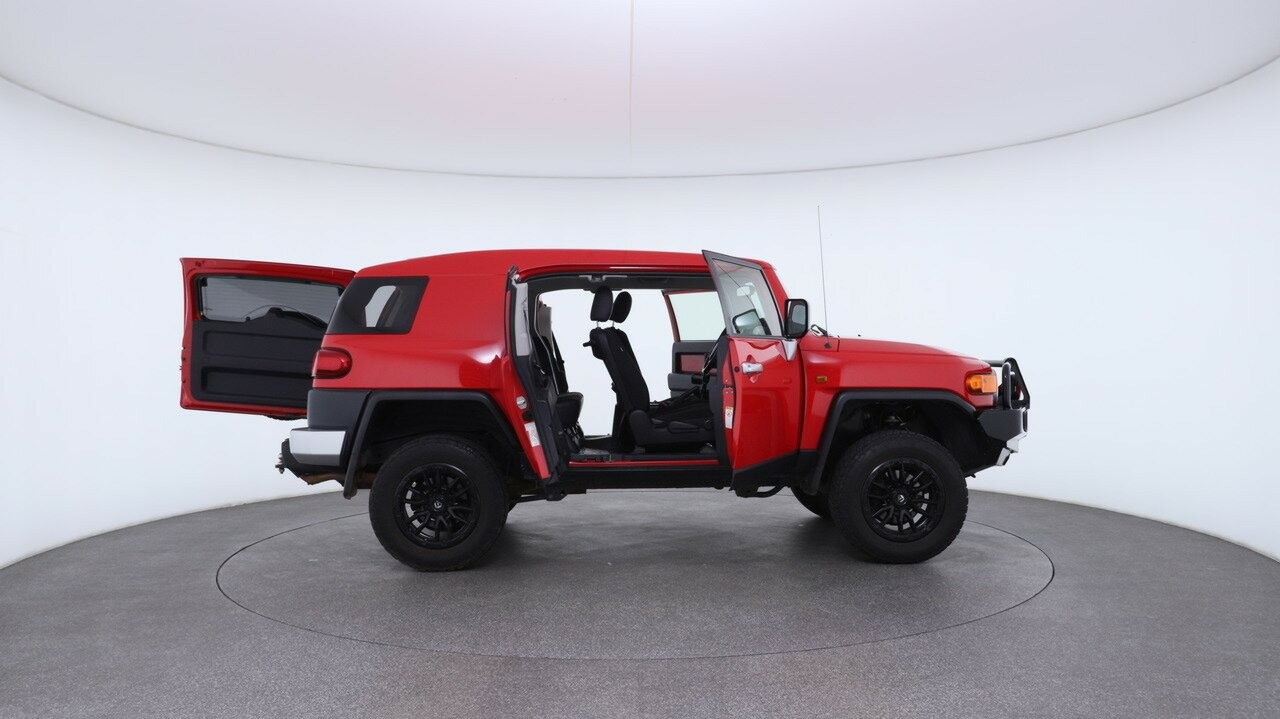 Toyota Fj Cruiser image 4