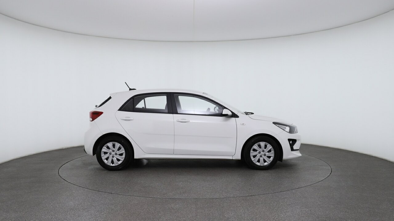 Kia Rio image 3
