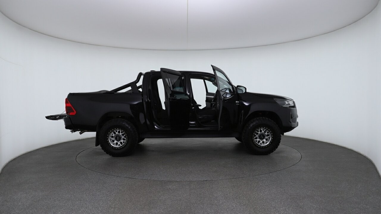 Toyota Hilux image 4