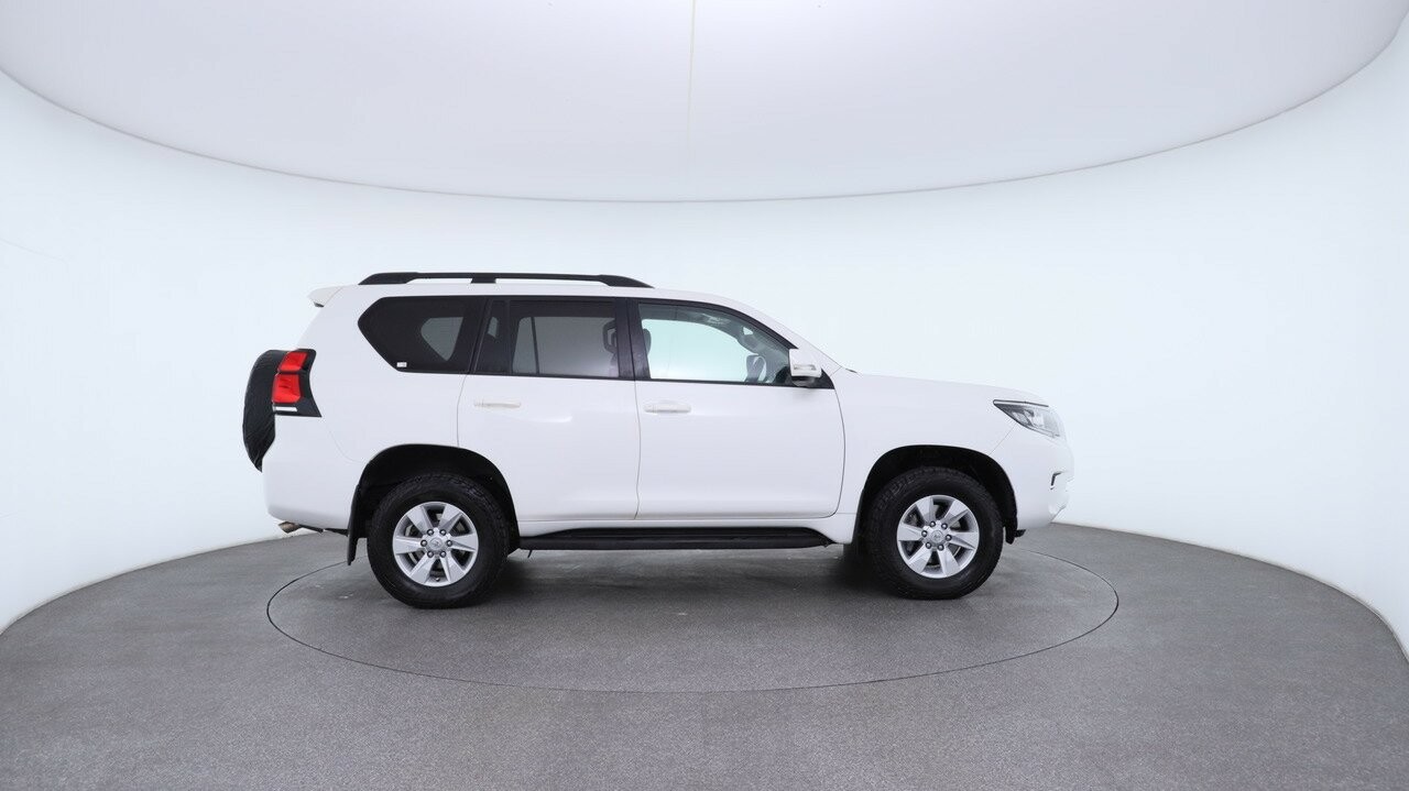 Toyota Landcruiser Prado image 3