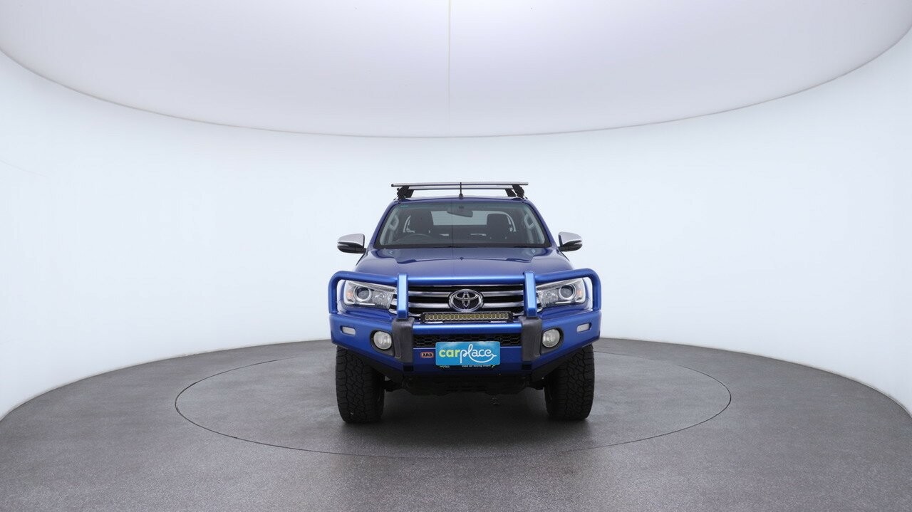 Toyota Hilux image 2