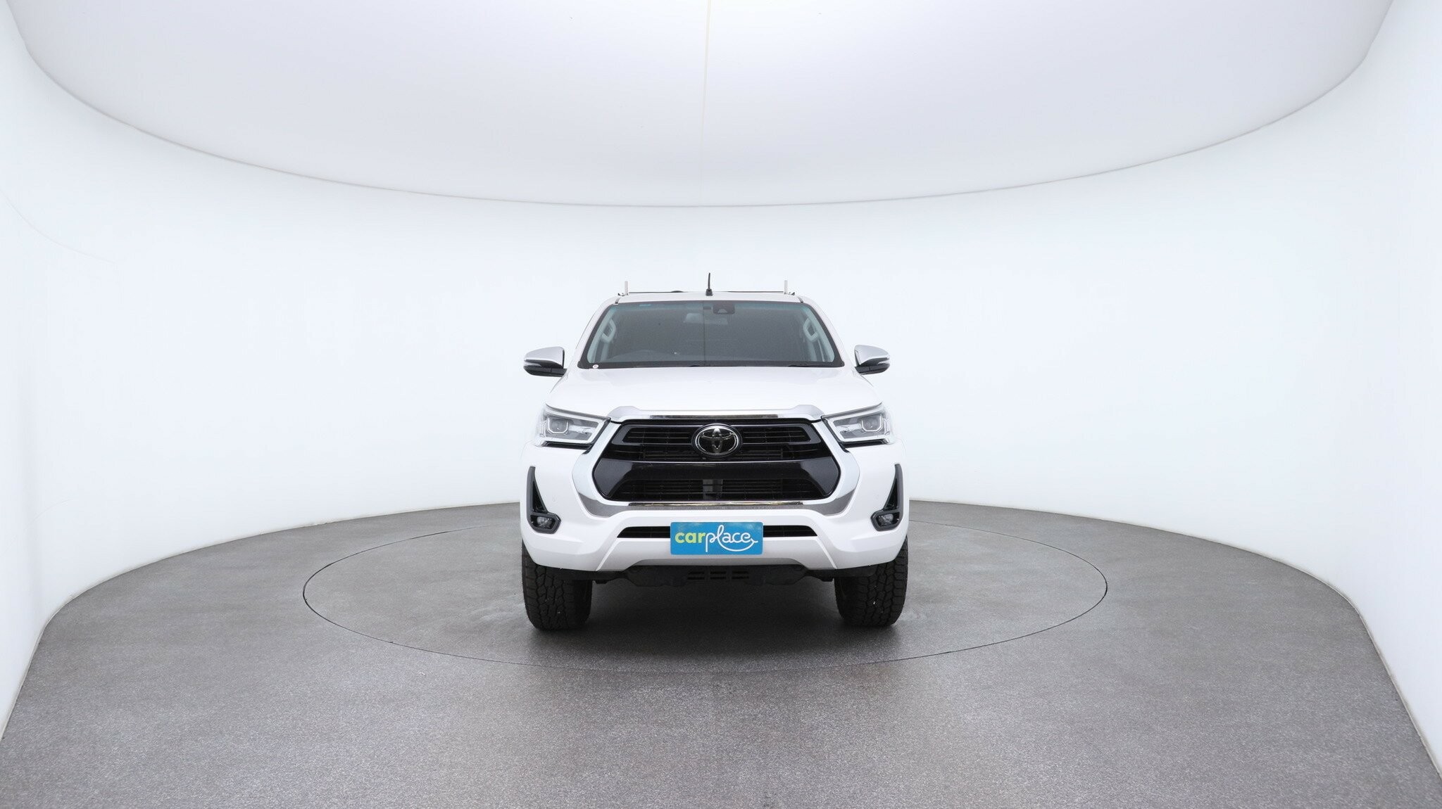 Toyota Hilux image 2