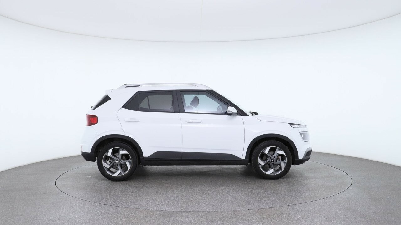 Hyundai Venue image 3