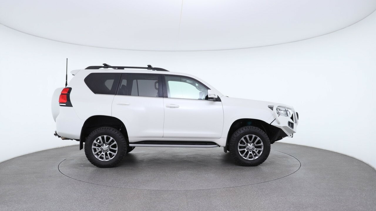 Toyota Landcruiser Prado image 4