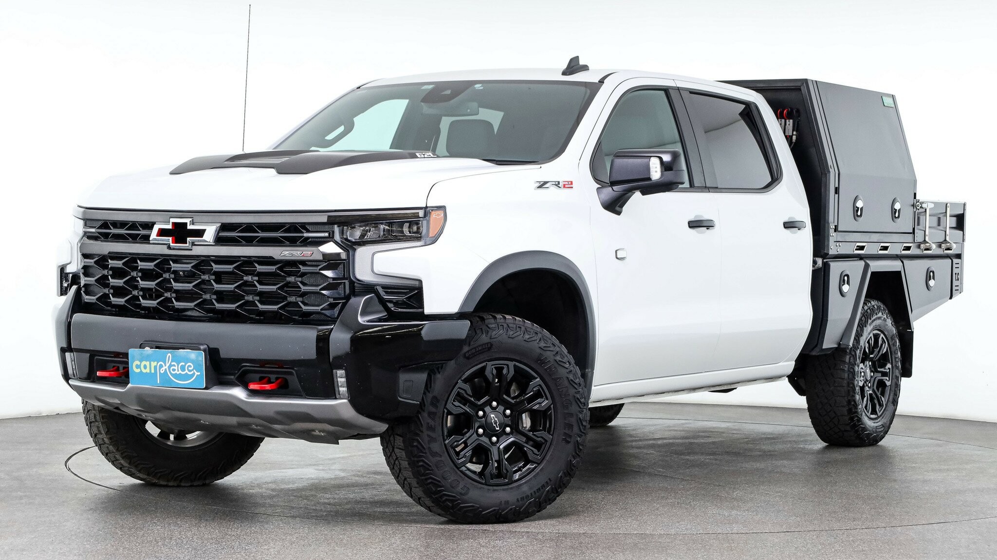 Chevrolet Silverado image 2