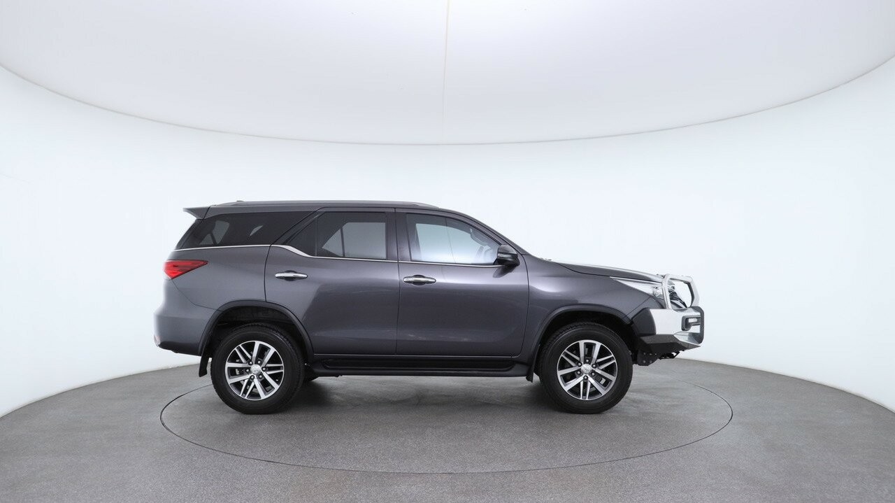Toyota Fortuner image 3