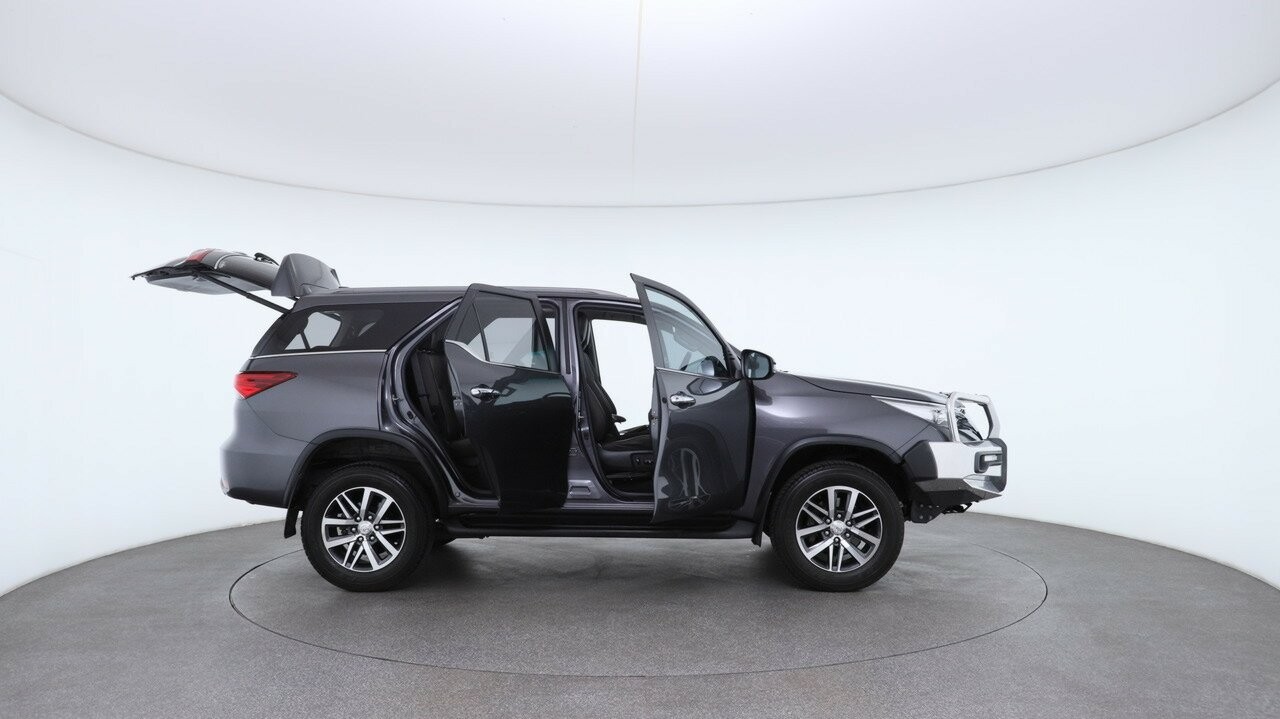 Toyota Fortuner image 4