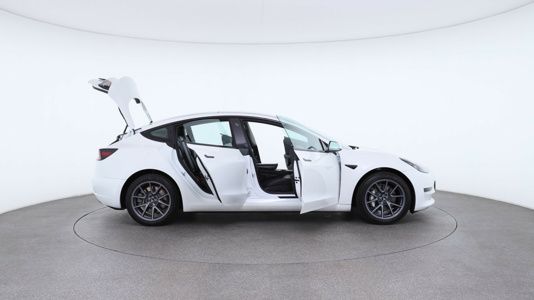 Tesla Model 3 image 4