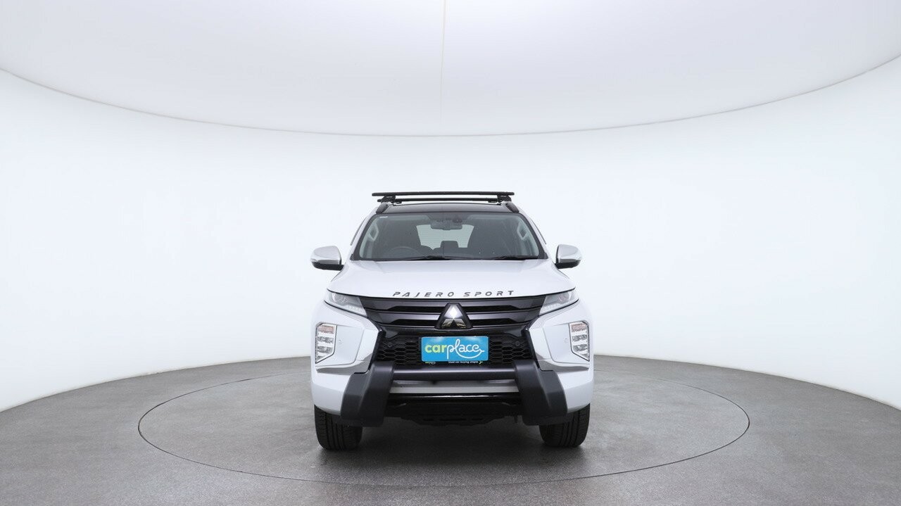 Mitsubishi Pajero Sport image 2