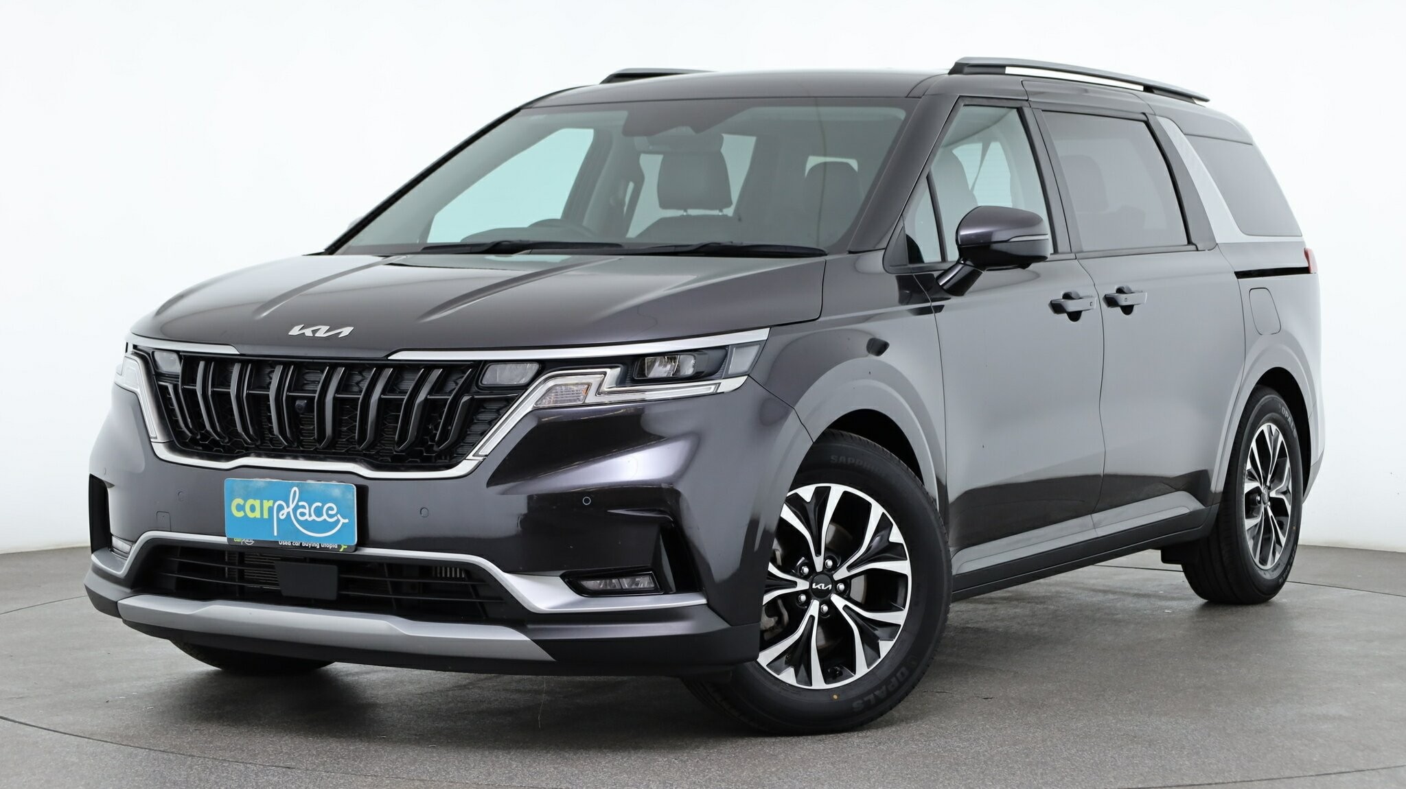 Kia Carnival image 1