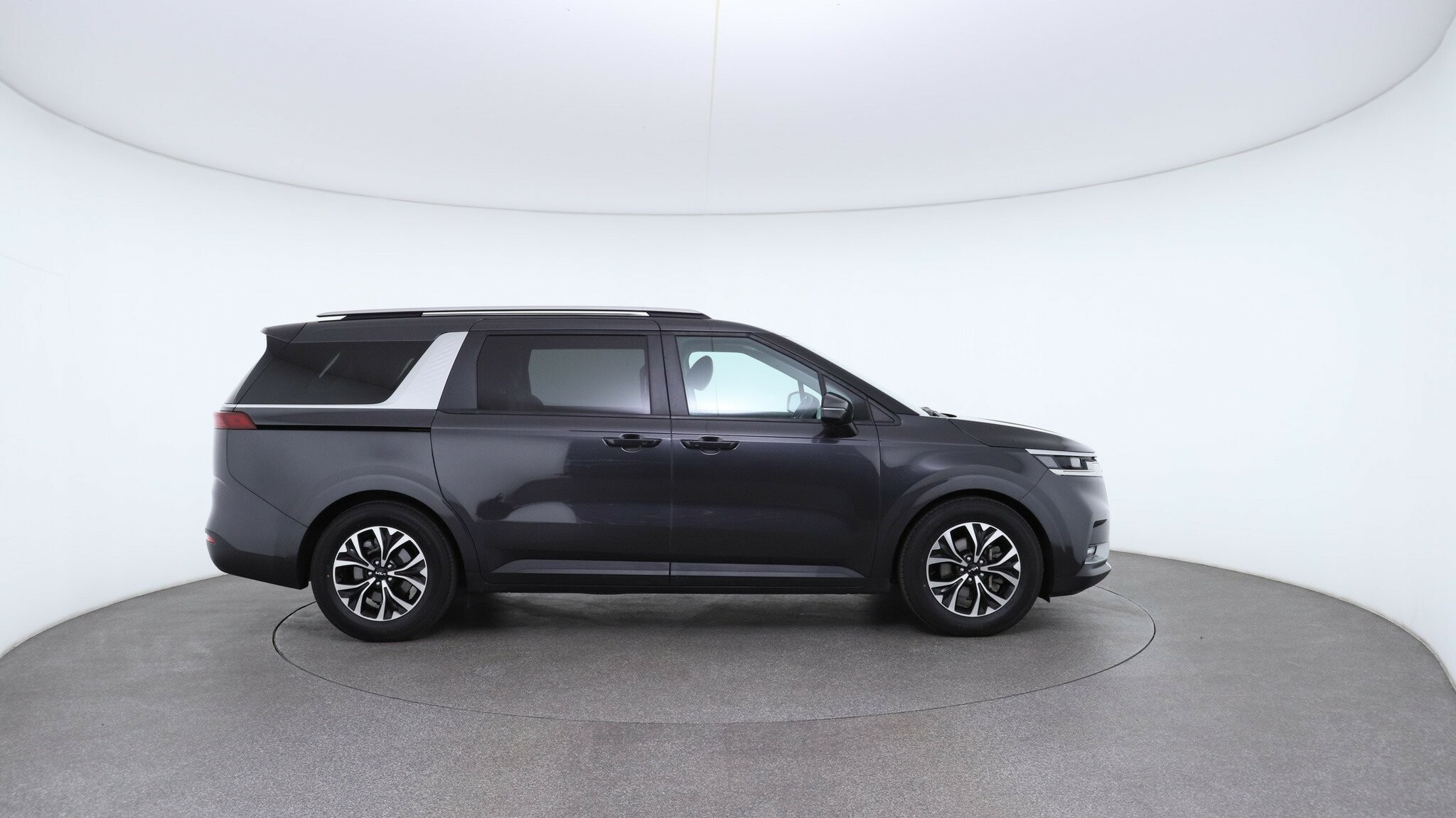 Kia Carnival image 3