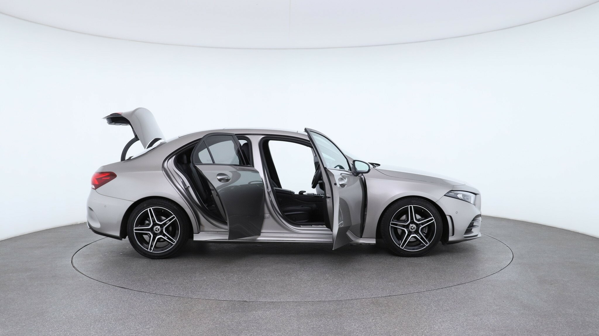 Mercedes Benz A-class image 4