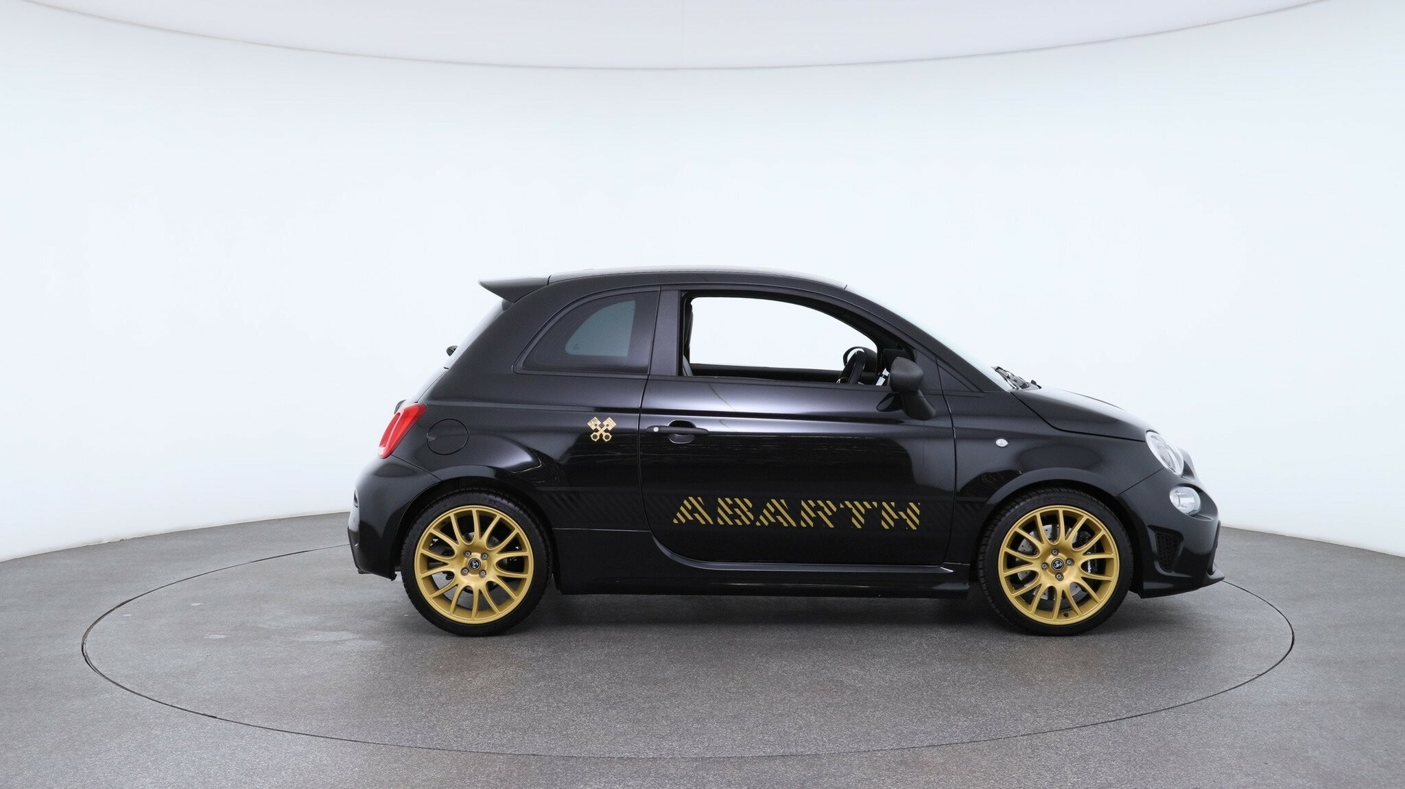 Abarth 695 image 3