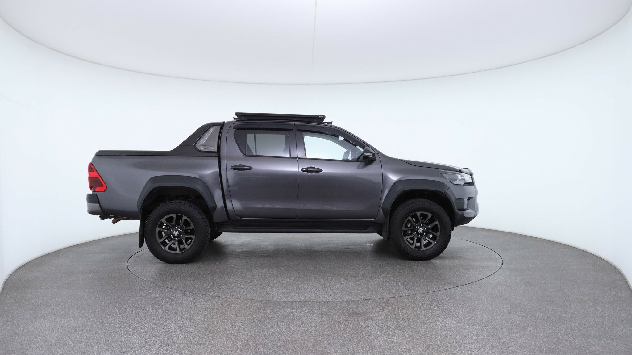 Toyota Hilux image 3