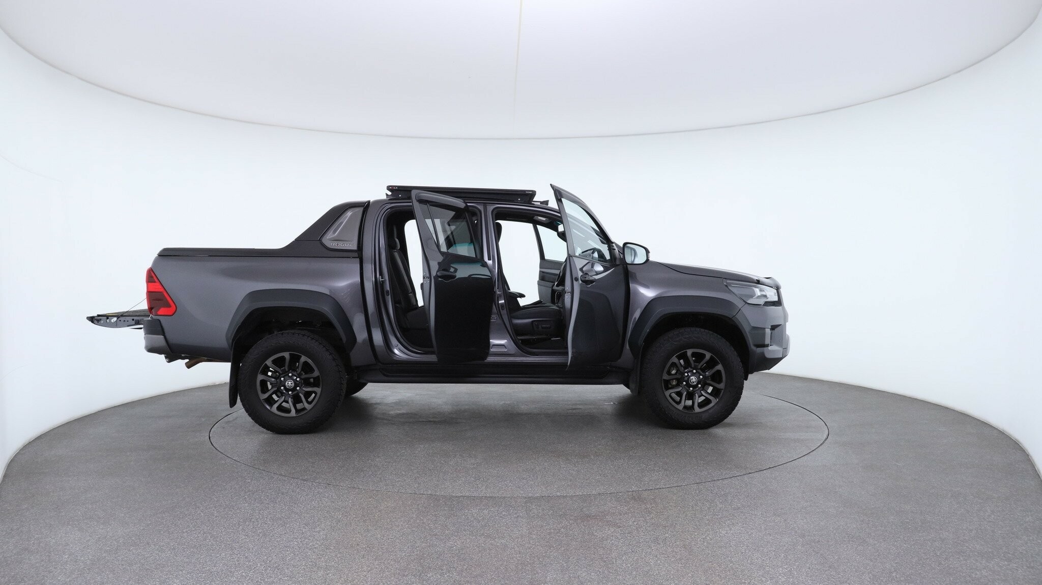 Toyota Hilux image 4