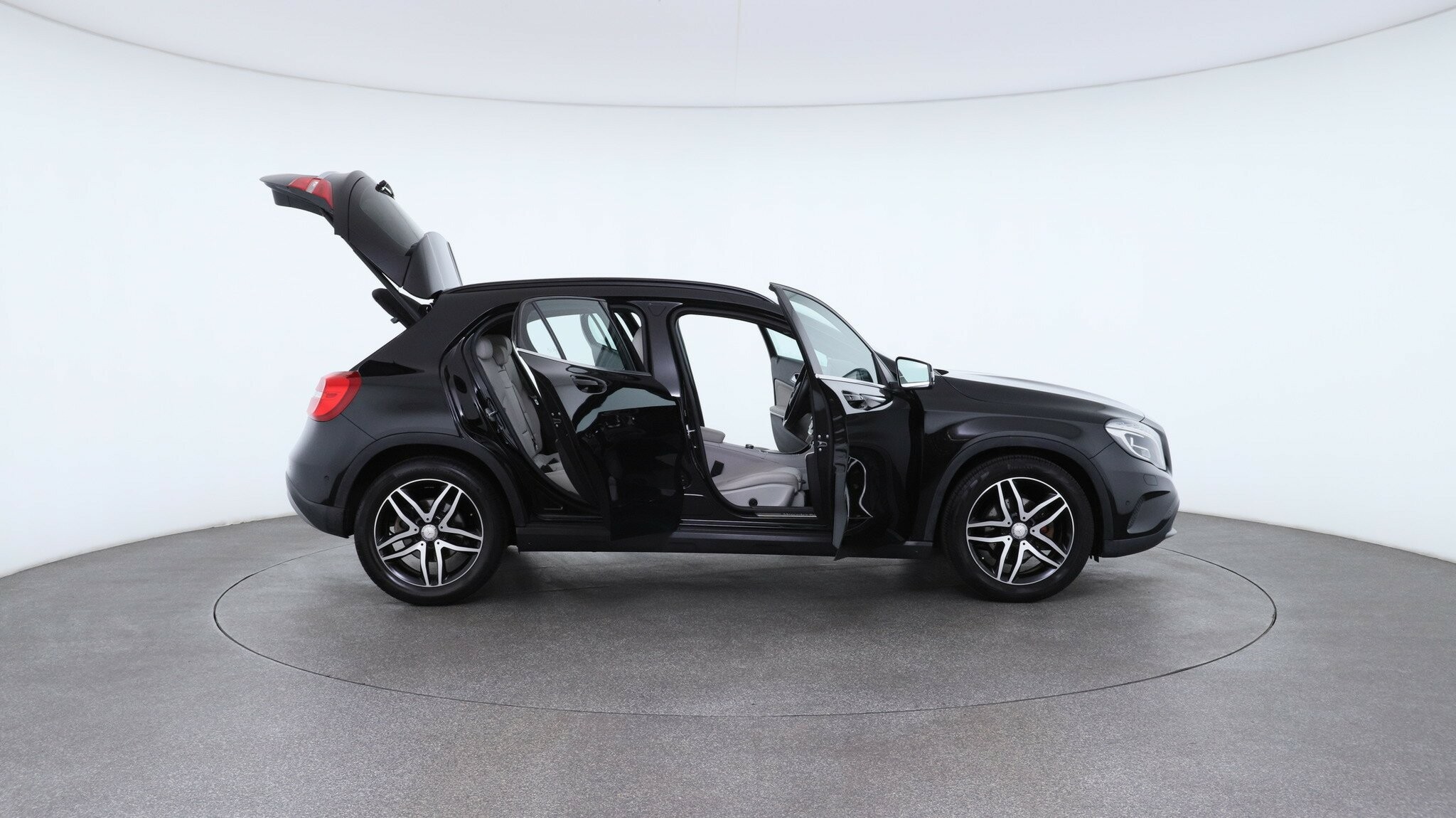 Mercedes Benz Gla-class image 4