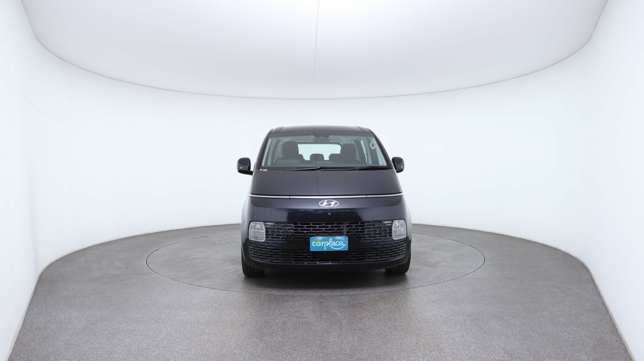 Hyundai Staria image 2