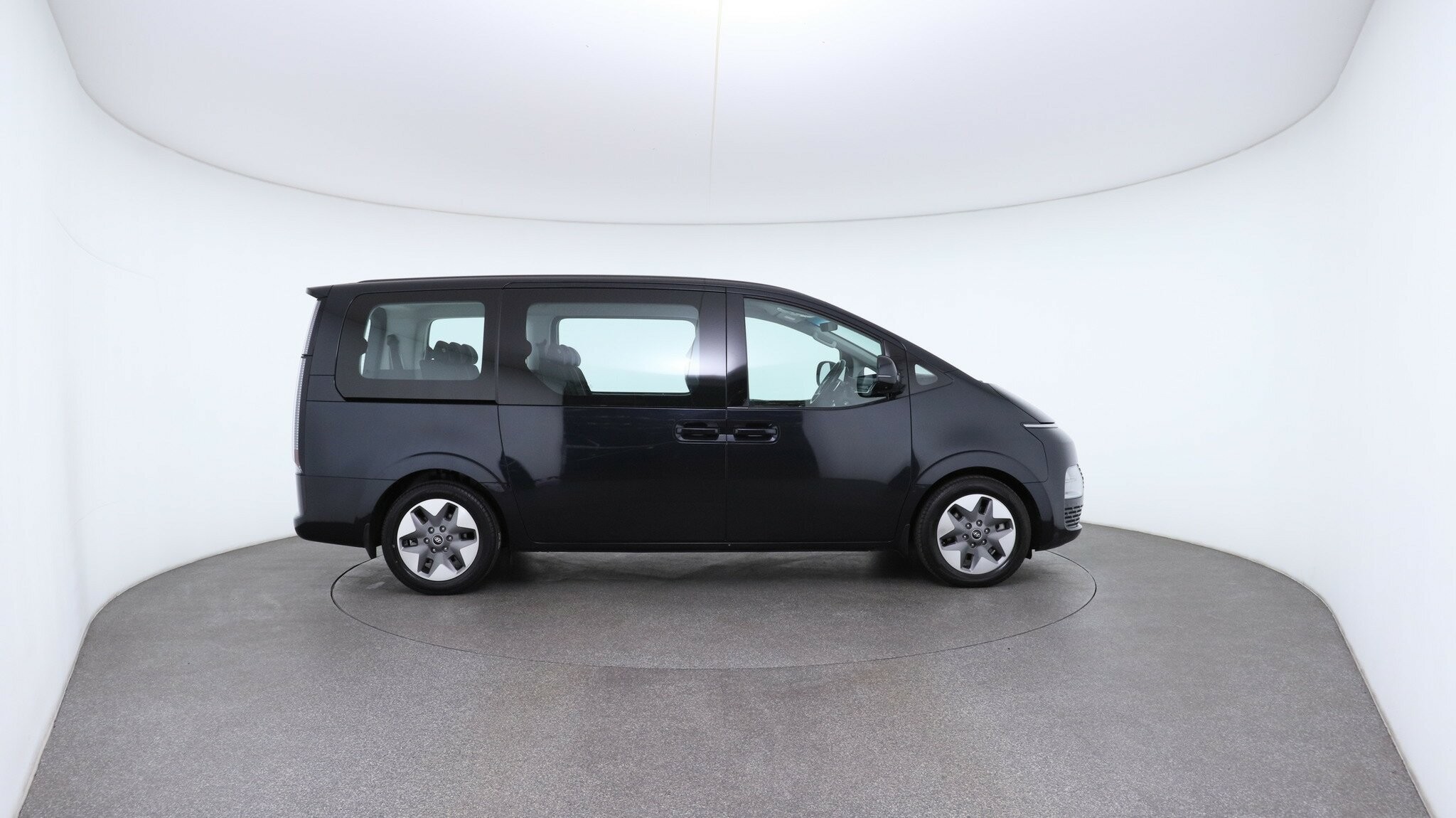 Hyundai Staria image 3