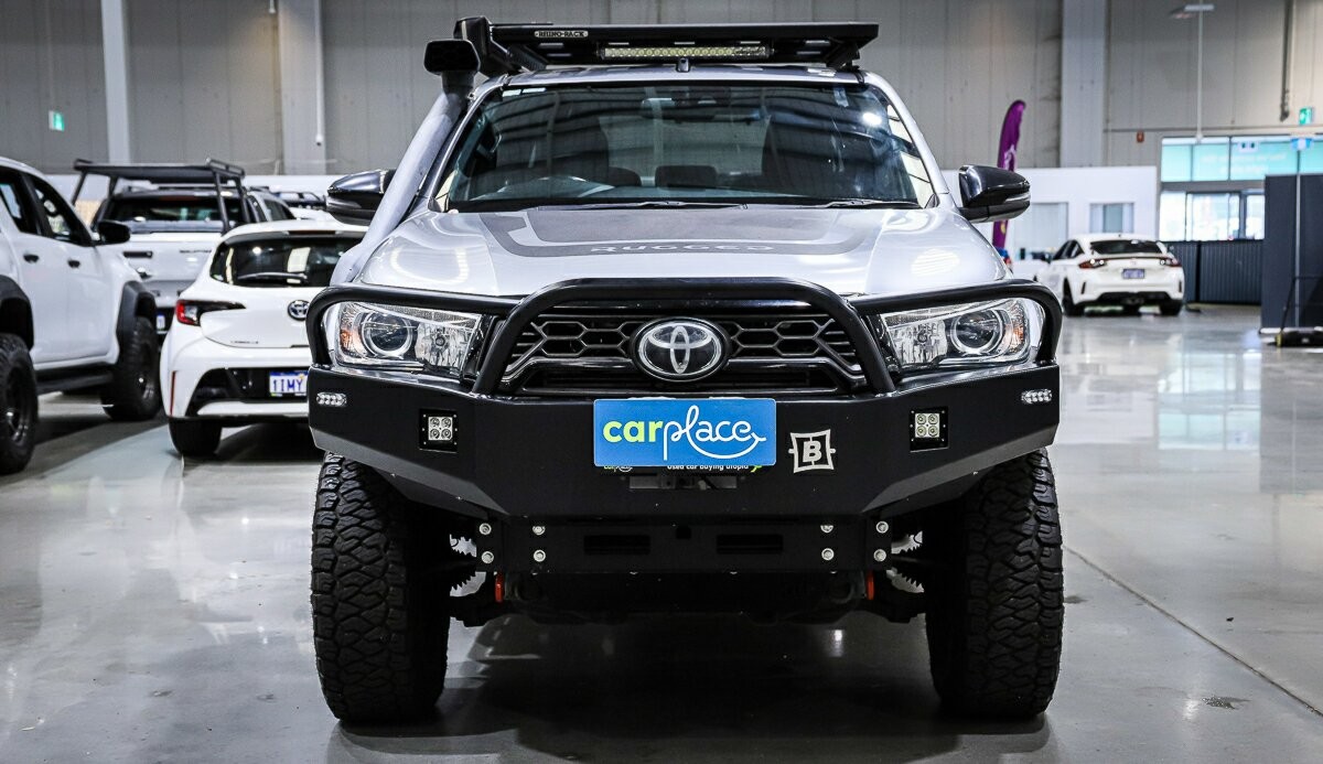 Toyota Hilux image 2