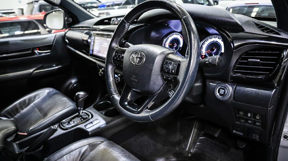 Toyota Hilux image 4