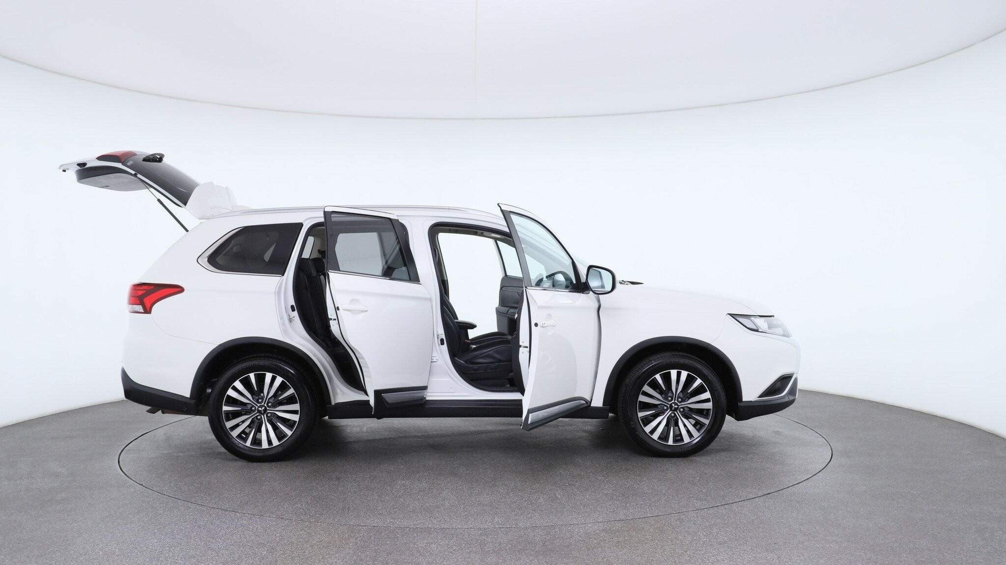 Mitsubishi Outlander image 4