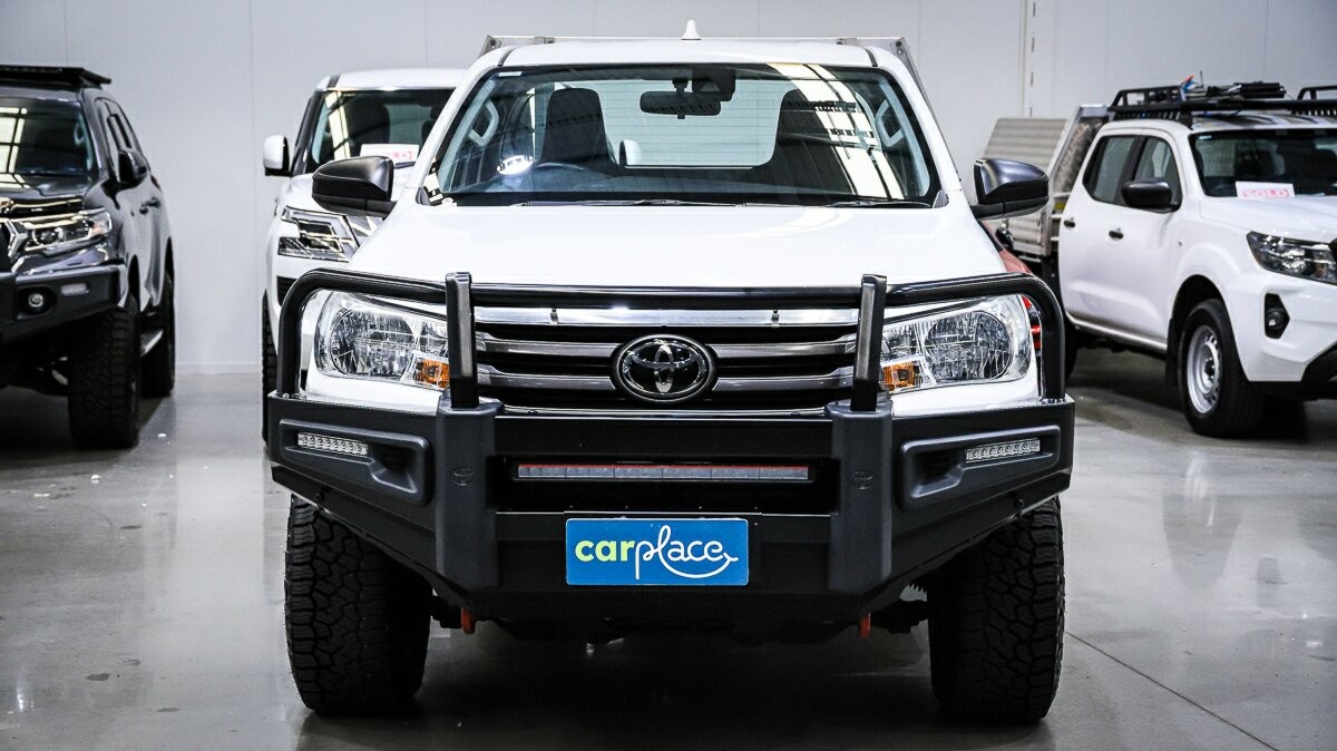 Toyota Hilux image 2