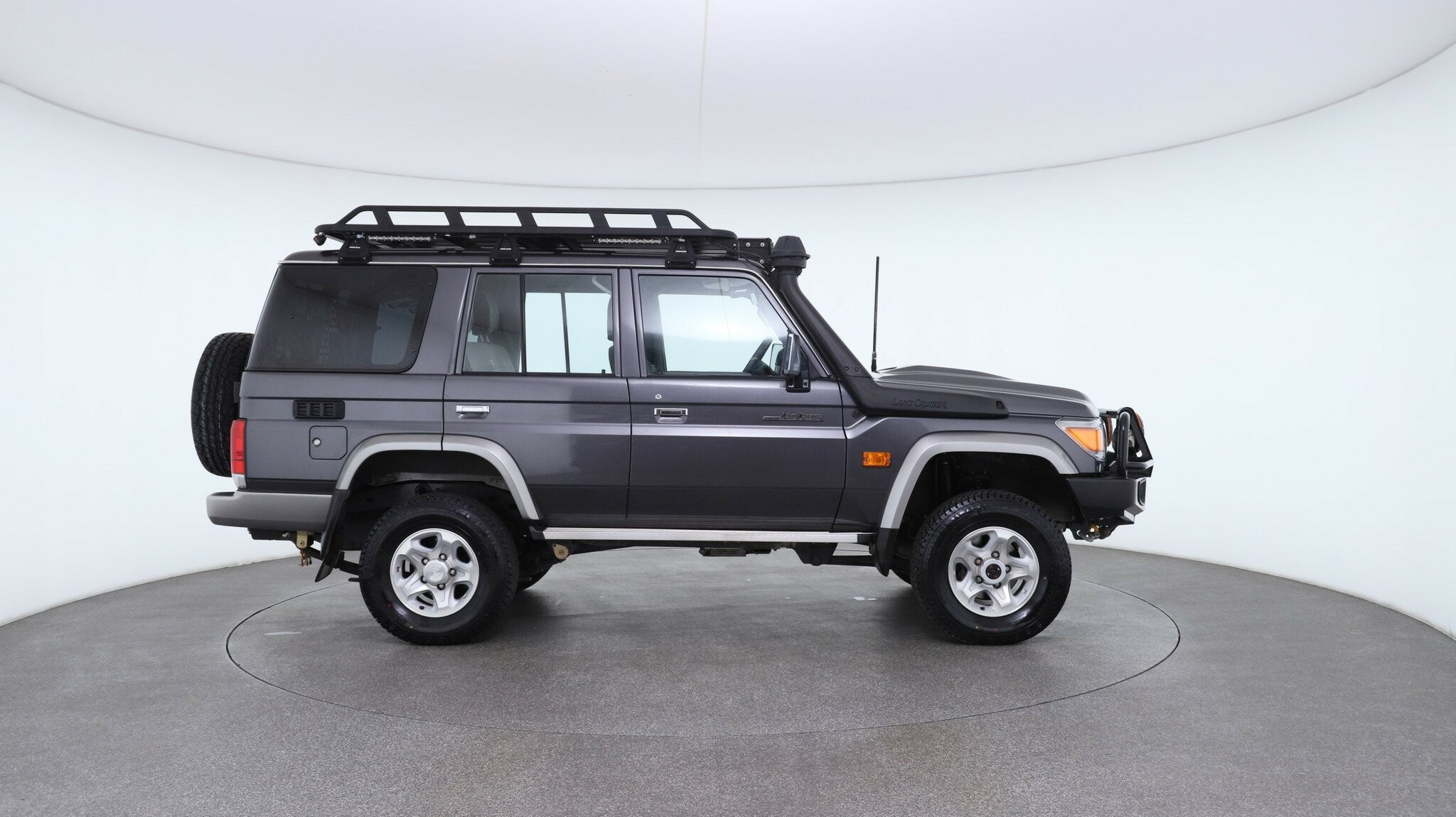 Toyota Landcruiser image 3