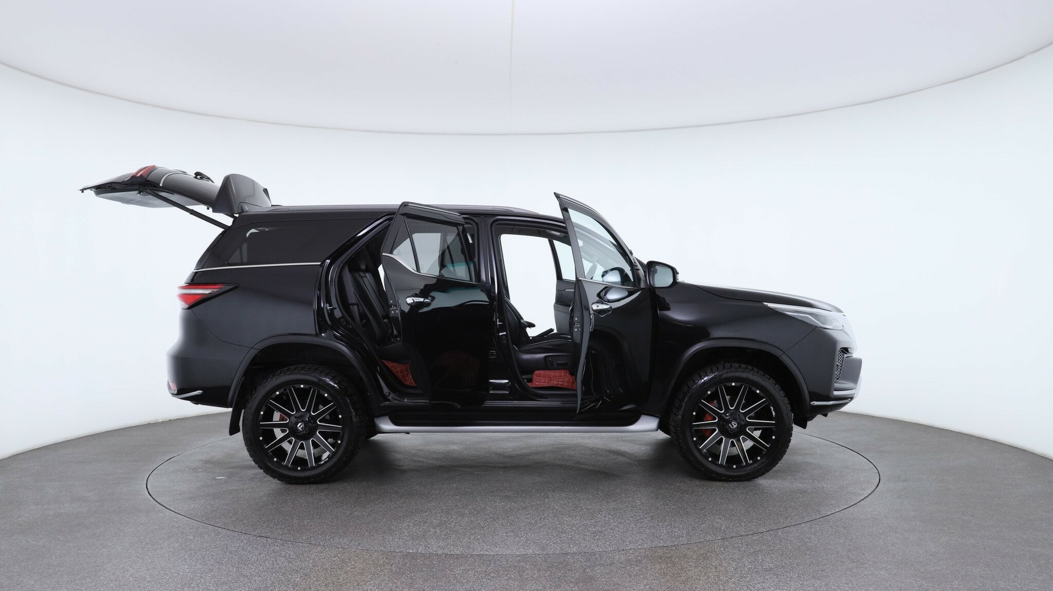 Toyota Fortuner image 4