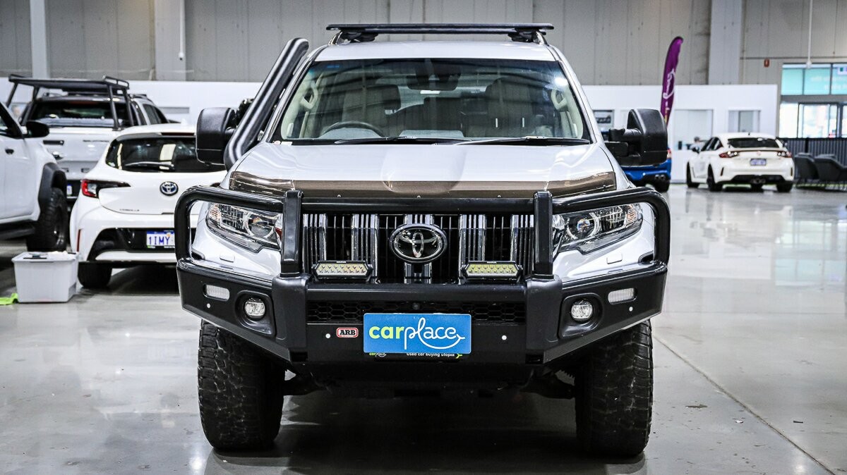 Toyota Landcruiser Prado image 2
