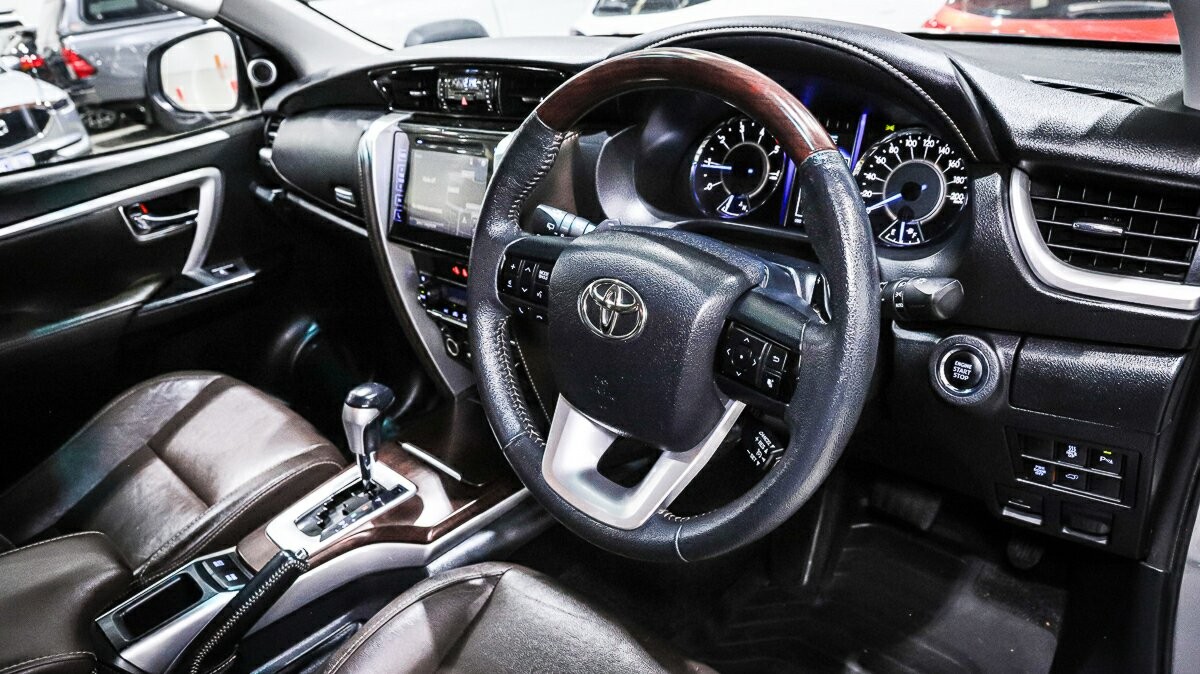 Toyota Fortuner image 4