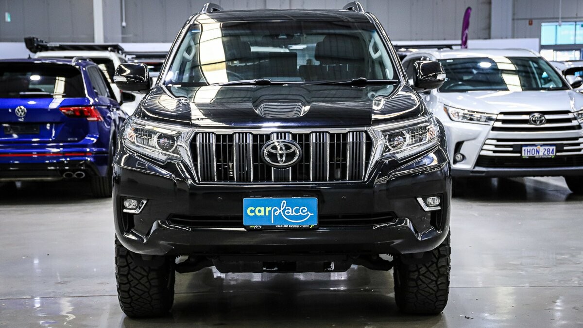 Toyota Landcruiser Prado image 3
