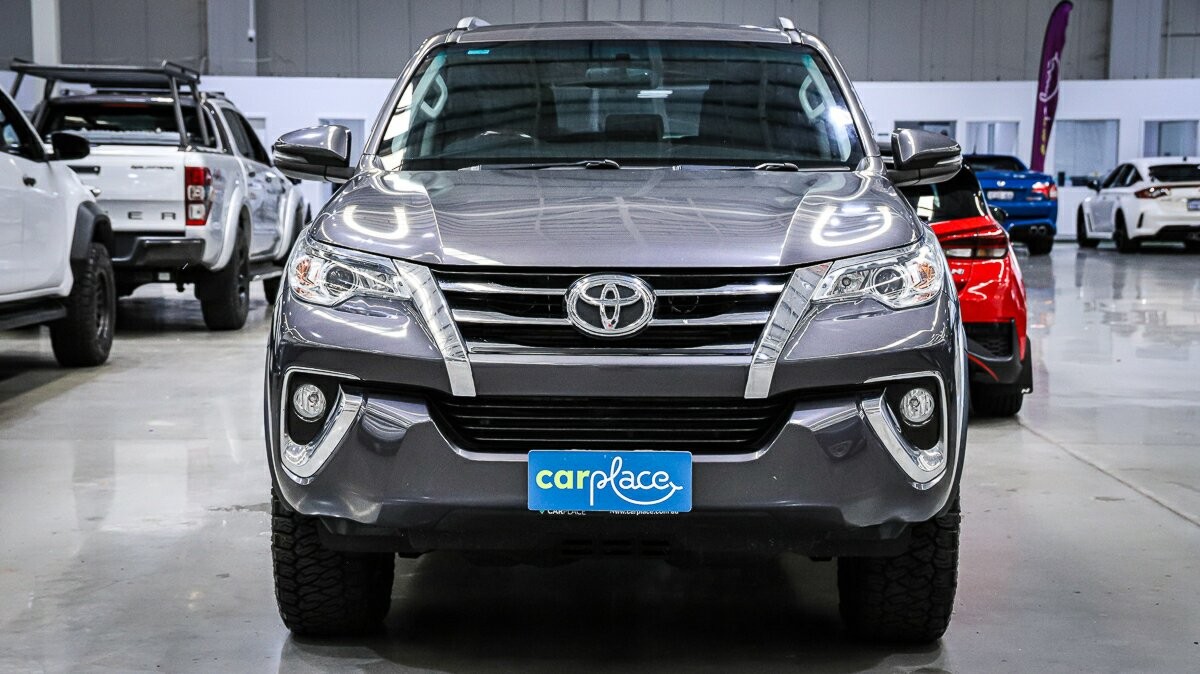 Toyota Fortuner image 2