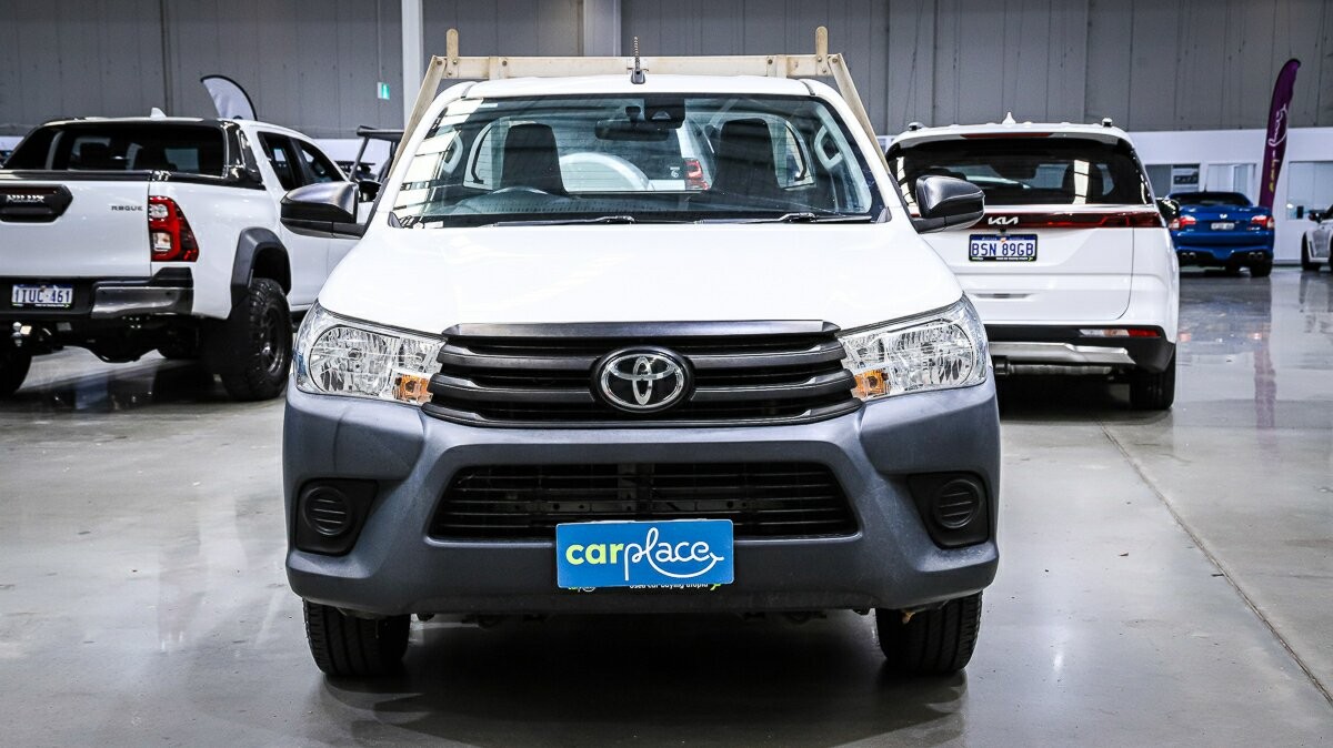Toyota Hilux image 2