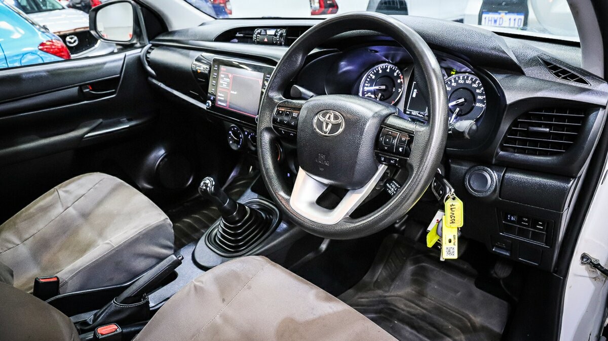 Toyota Hilux image 4
