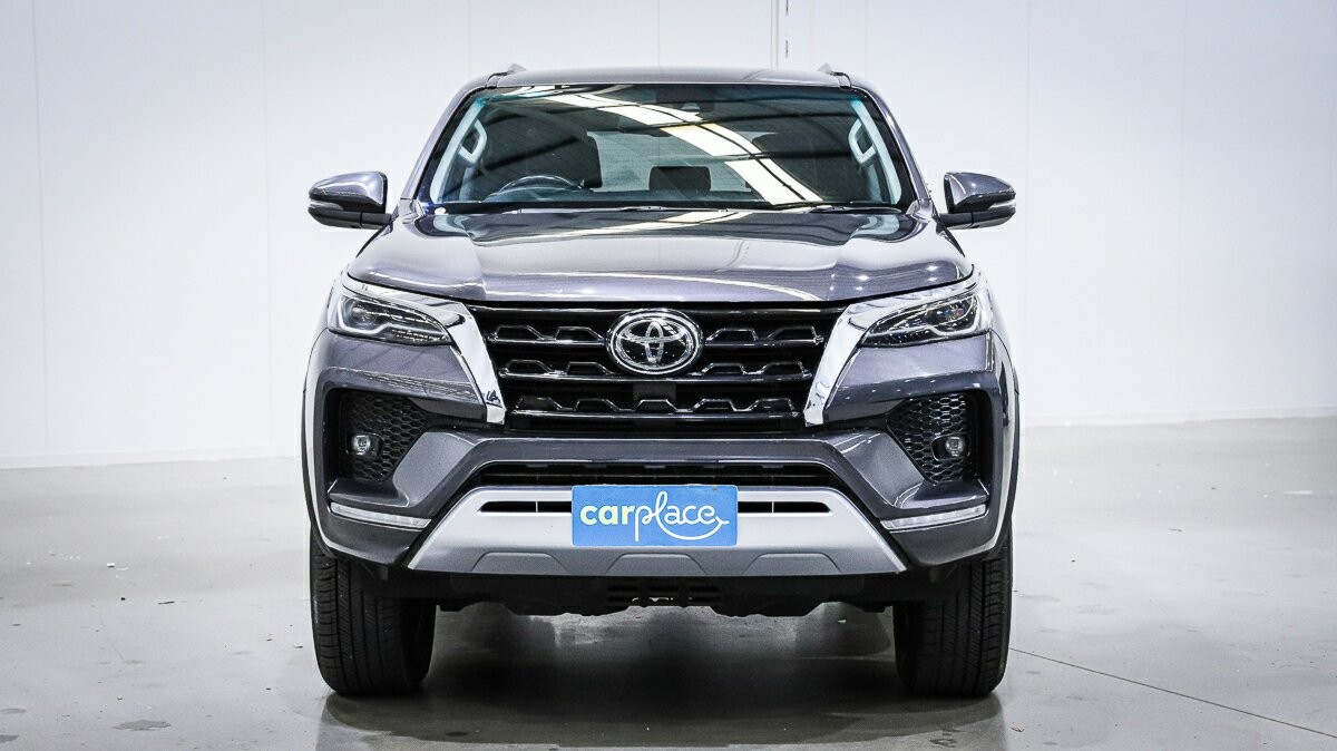 Toyota Fortuner image 2
