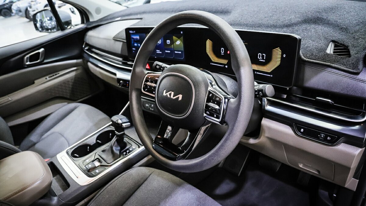 Kia Carnival image 3