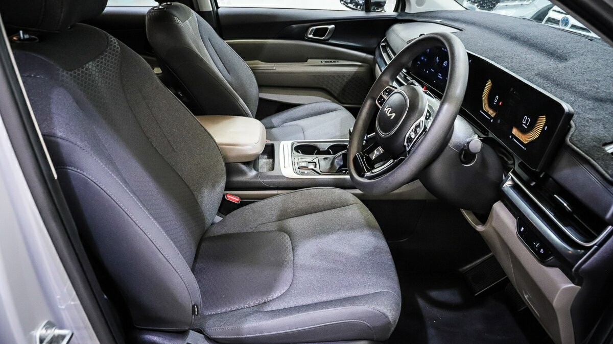 Kia Carnival image 4