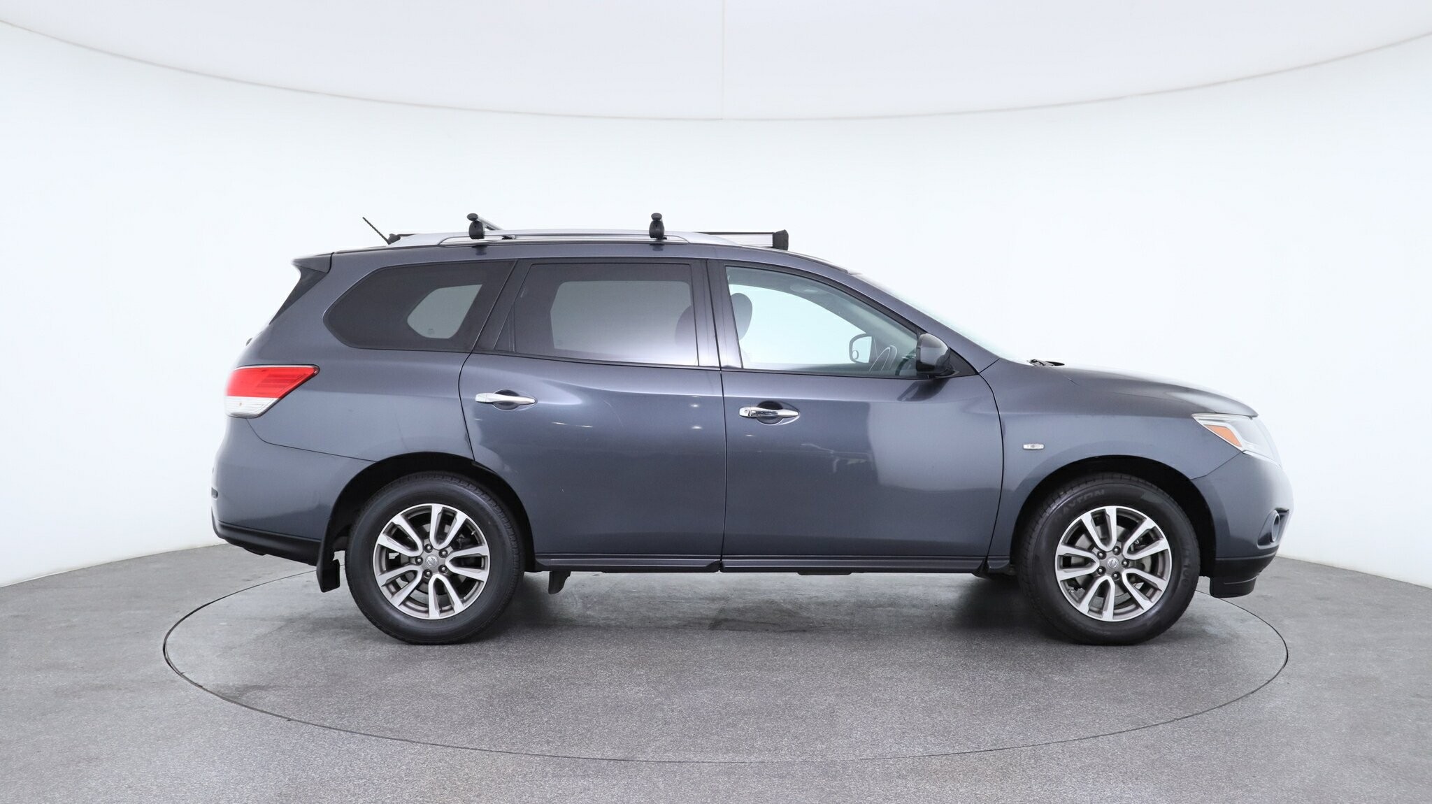 Nissan Pathfinder image 4