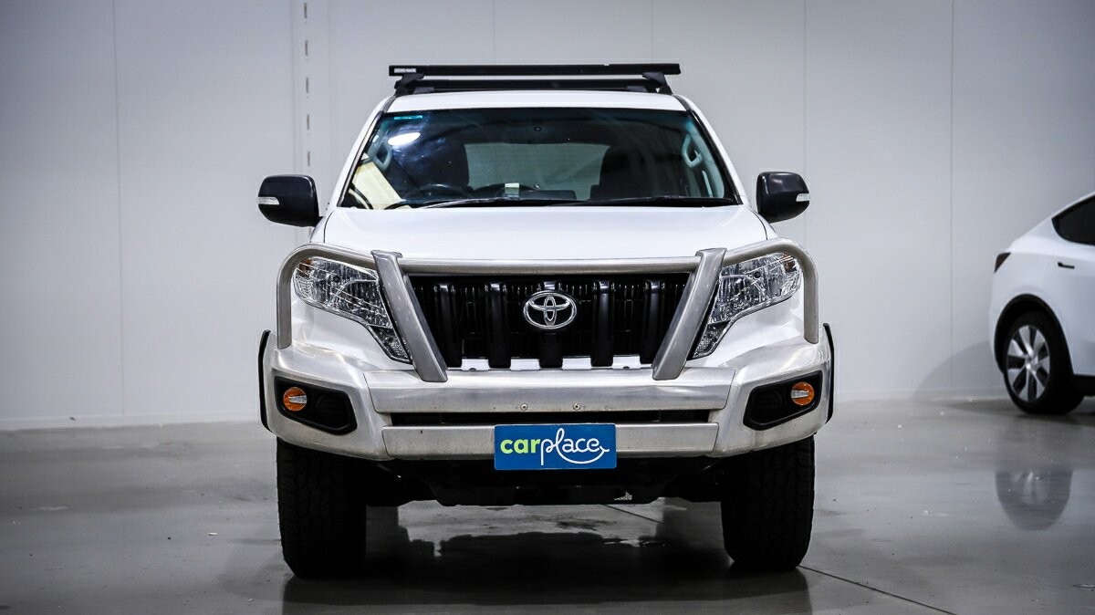 Toyota Landcruiser Prado image 2