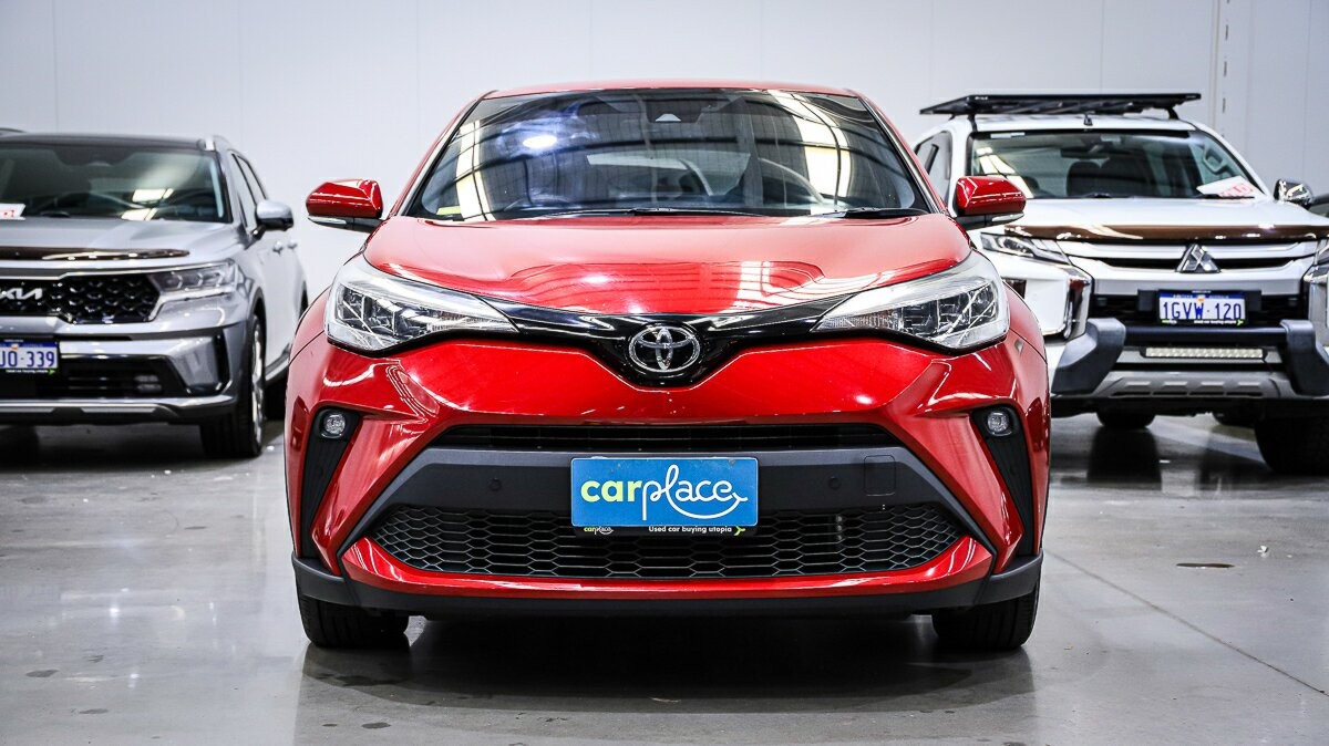 Toyota C-hr image 2