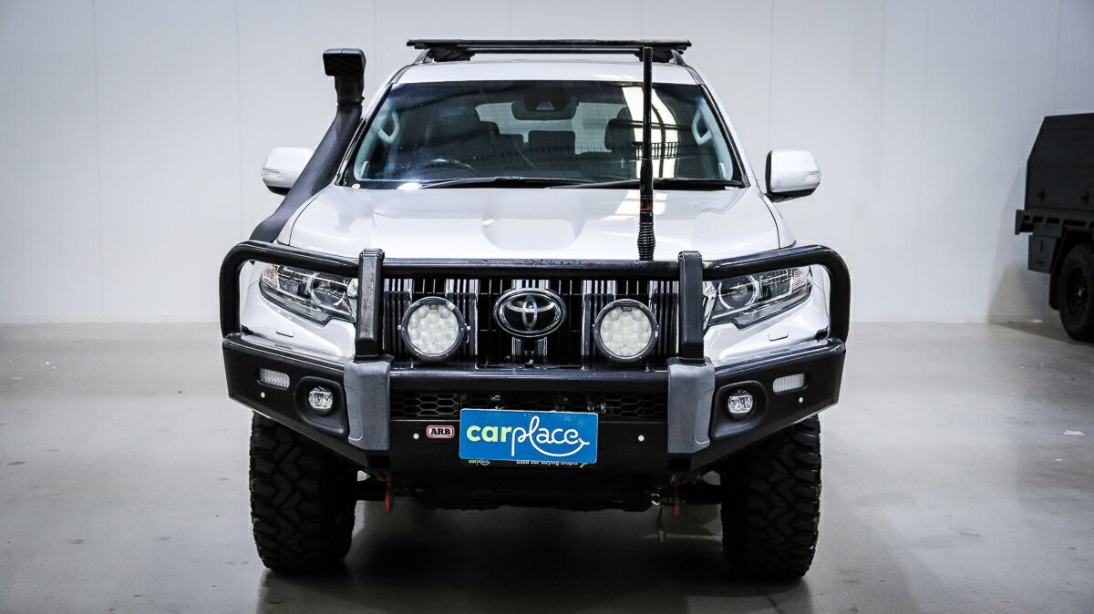 Toyota Landcruiser Prado image 2