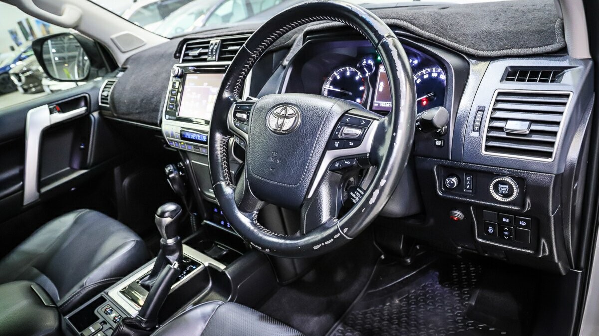 Toyota Landcruiser Prado image 4