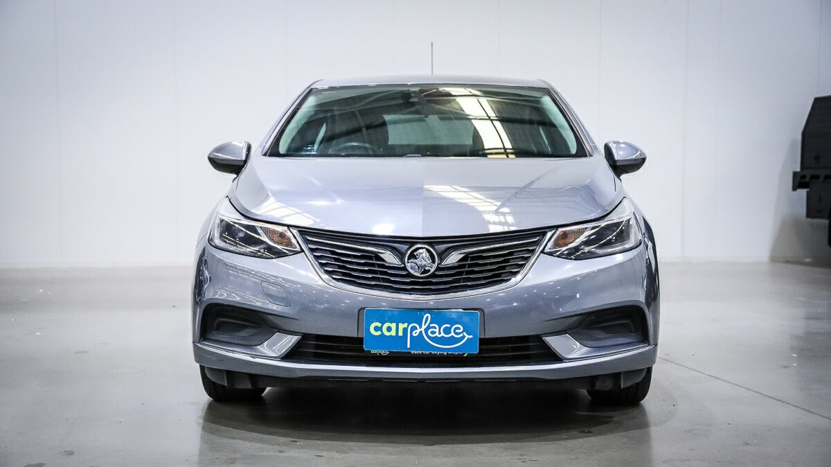 Holden Astra image 2