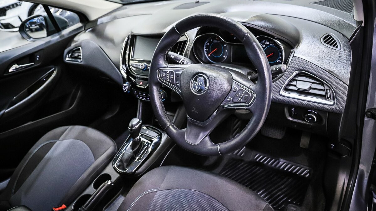 Holden Astra image 4