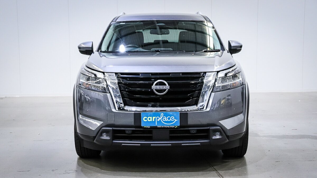 Nissan Pathfinder image 2