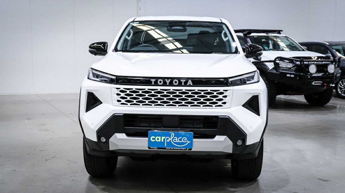 Toyota Hilux image 2